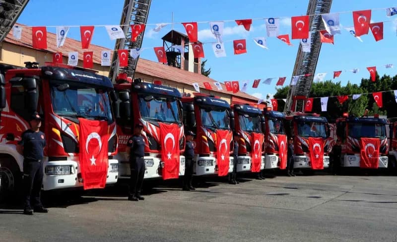 6 adet 42 metrelik, 3 adet 28 metrelik merdivenli aracın yanı sıra 15 adet çok maksatlı aracın tanıtımı için Gülveren Ma