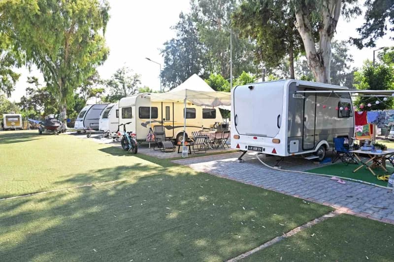 Antalya Büyükşehir Belediyesi'nin yerli ve yabancı Karavan tatilcilerinin daha güvenli ve konforlu bir alanda konaklayab