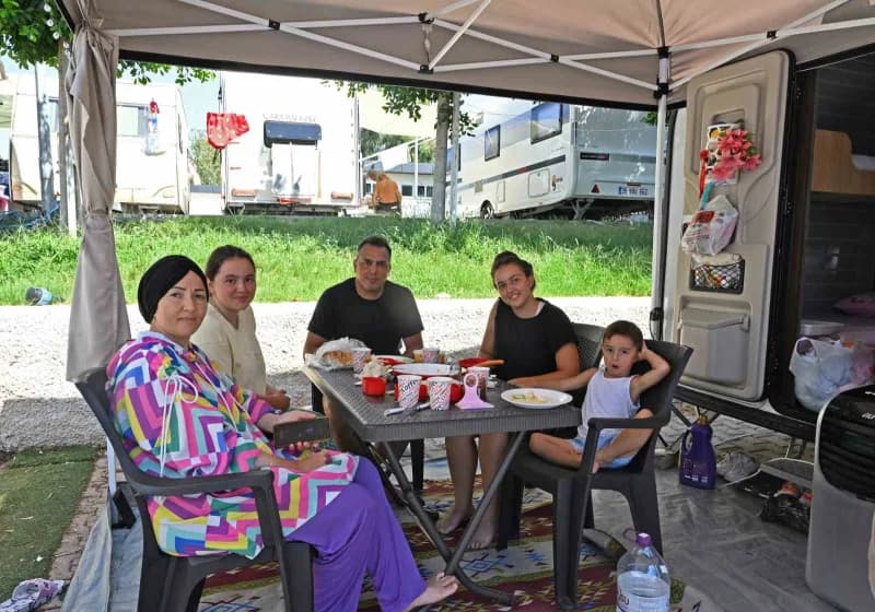 Antalya Konyaaltı Karavan Park’ta karavanlar ve kamp alanı, sonbaharda ziyaretçilerini ağırlıyor