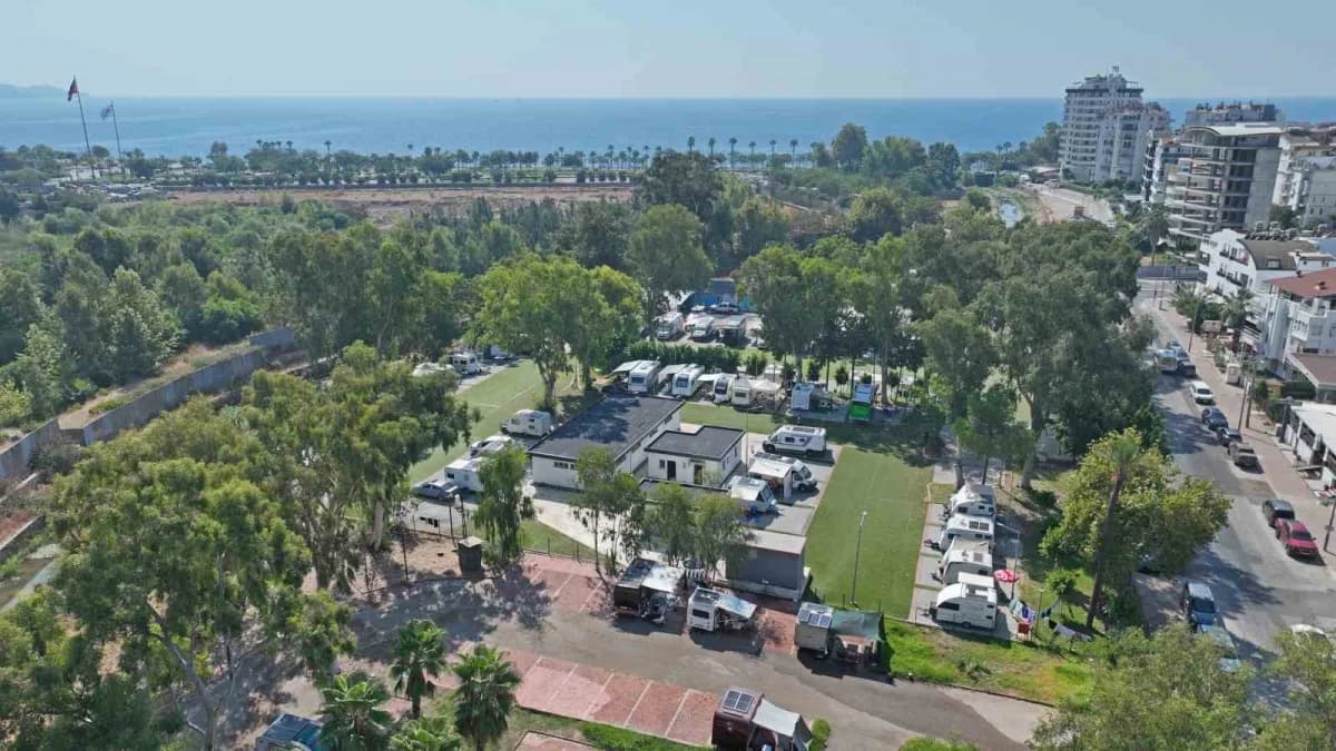 Antalya Büyükşehir Belediyesi'nin yerli ve yabancı Karavan tatilcilerinin daha güvenli ve konforlu bir alanda konaklayab