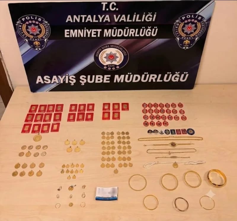 Antalya’da kendisini komiser olarak tanıtan şüphelilerin dolandırdığı 3 milyon TL değerindeki ziynet eşyaları