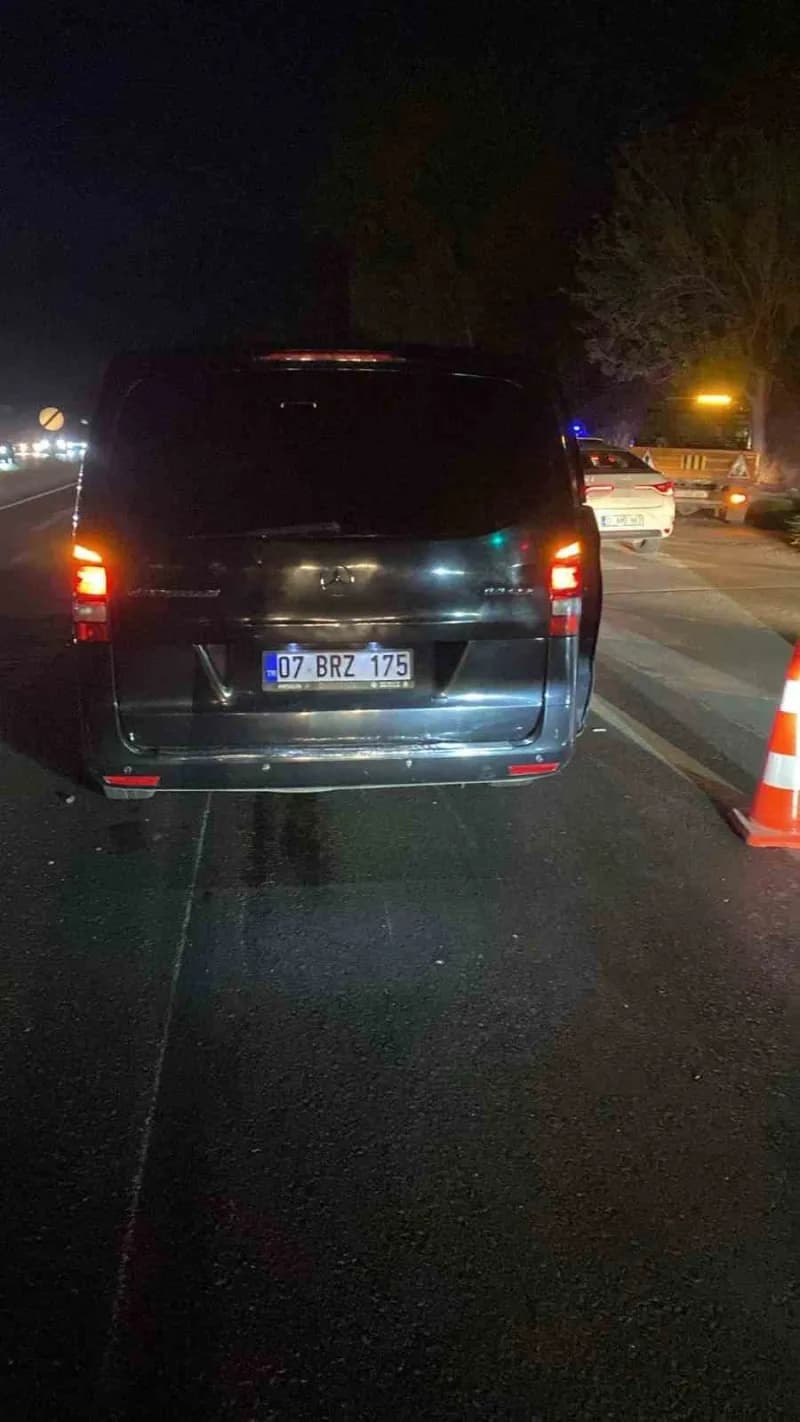 Antalya’nın Manavgat ilçesinde d-400 karayolu’nda otomobil ile motosikletin çarpışması sonucu meydana gelen kazada, moto