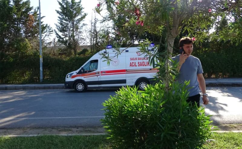 Antalya’nın Manavgat ilçesinde otomobilin önündeki araca arkadan çarpması sonucu meydana gelen kazada 1 kişi yaralandı.