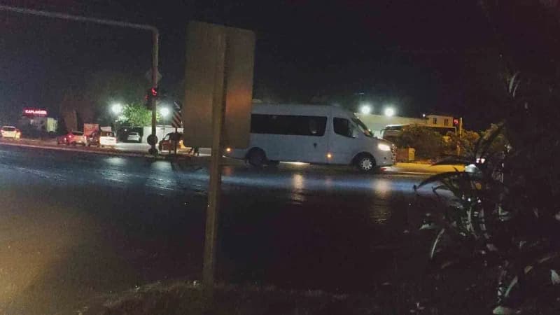 Antalya’nın Manavgat ilçesinde d-400 Karayolu’nda otomobilin aynı yönde seyreden traktöre arkadan çarpması sonucu meydan