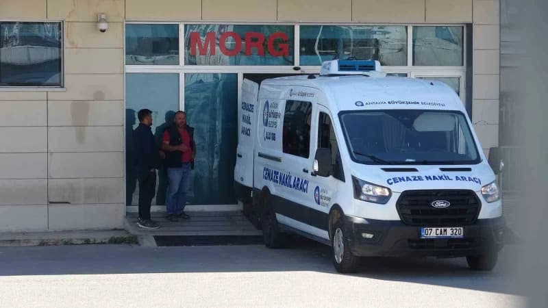 Cenazeyi teslim alan ağabeyi gözyaşlarına hakim olamadı.