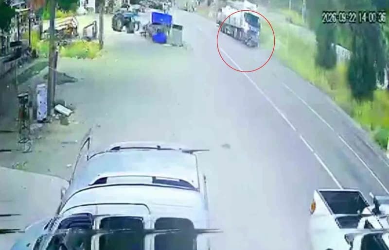 Kaza anı güvenlik kamerasına saniye saniye yansıdı.