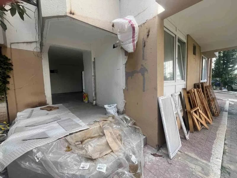 Şahsın Zabıta ekiplerine yiyecekleri evde hazırlamadığını, bölgede bulunan bir otelin mutfağında hazırladığını söylediği