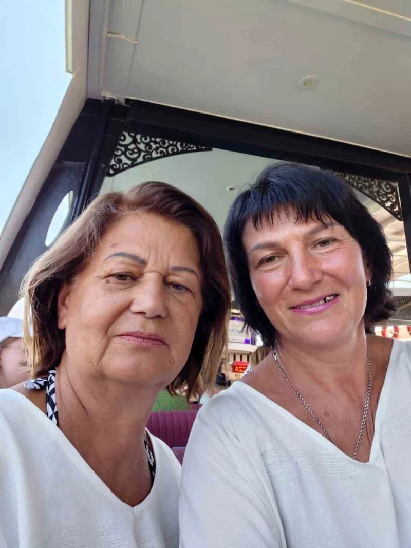 Tatil için geldikleri Antalya'da geçirdikleri trafik kazasında hayatını kaybeden Ukraynalı 2 kadının cenazeleri teslim a