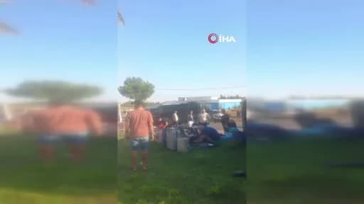 Antalya Manavgat'ta tur minibüsü, kamyonet ve otomobilin karıştığı kazada olay yeri ve sağlık ekipleri