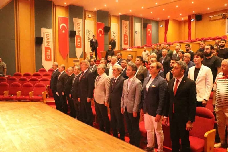 Açılış ta istiklal marşının okunuşu