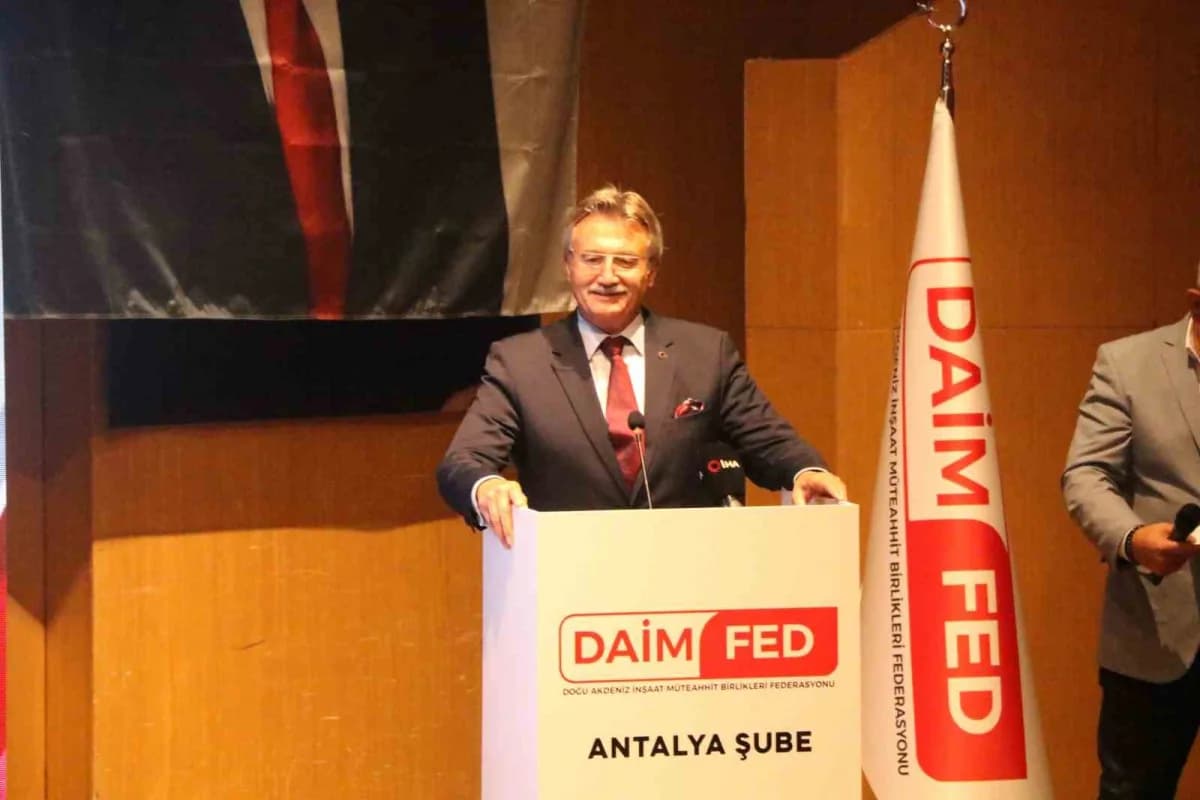 Doğu Akdeniz İnşaat Müteahhit Birlikleri Federasyonu Antalya Şubesi açılış töreninden bir kare