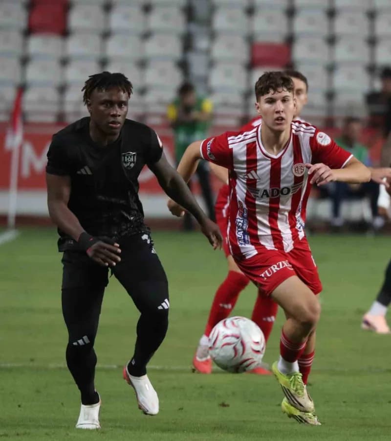 Trendyol 1. Lig'in 8. Haftasında Antalyaspor, sahasında Vanspor FK'yi 3-0 mağlup etti.