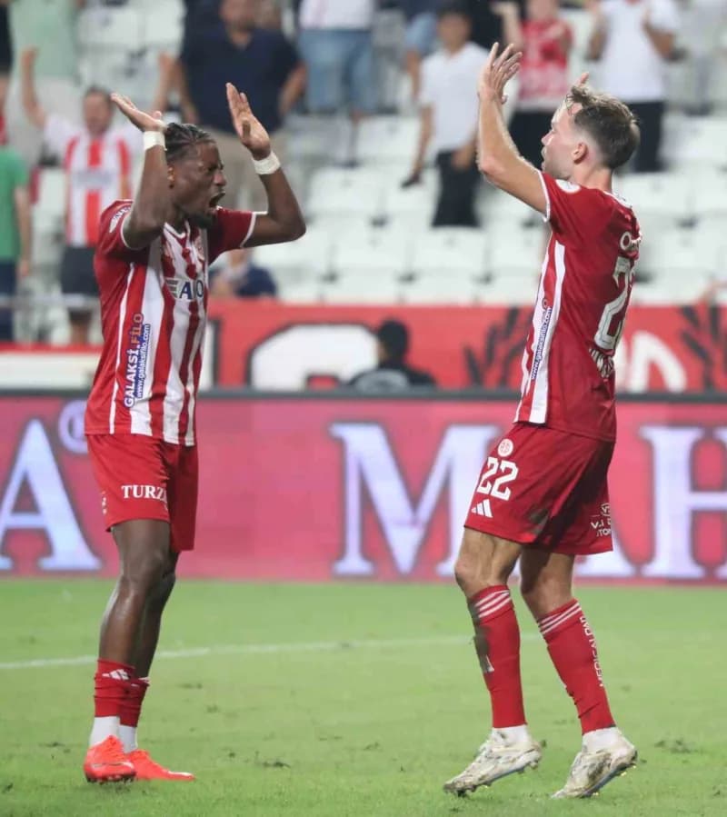 Trendyol 1. Lig'in 8. Haftasında Antalyaspor, sahasında Vanspor FK'yi 3-0 mağlup etti.