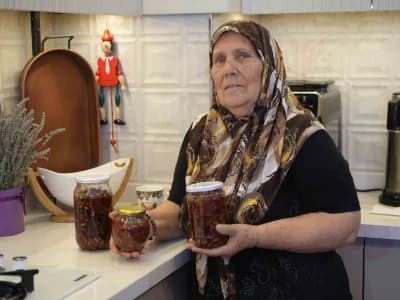 Gaziantep'te çöpe giden Antep fıstığı kabuklarından reçel yapan 73 yaşındaki Reyzan Dirmilli