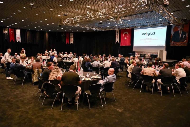 Antalya Genç İş İnsanları Derneği (ANTGİAD), 2026-2027 çalışma sezonunu geniş katılımlı bir toplantıyla açtı.