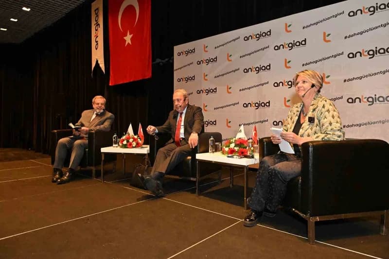 Antalya Genç İş İnsanları Derneği (ANTGİAD), 2026-2027 çalışma sezonunu geniş katılımlı bir toplantıyla açtı.