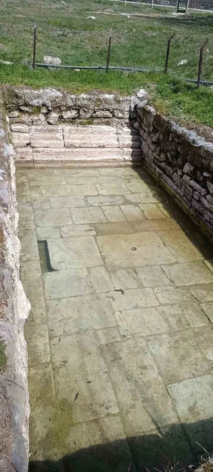 Antik havuz (Arşiv)