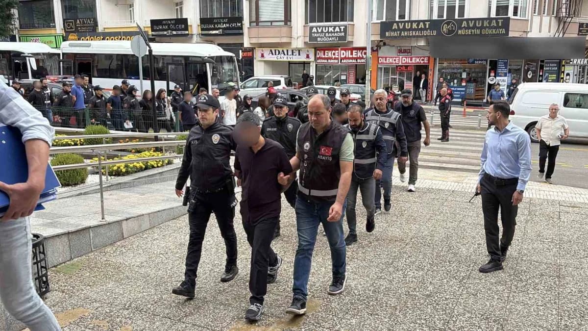 Çorum merkezli 4 ilde düzenlenen operasyonda, kendilerini alıcı ve "Noter görevlisi" olarak tanıtıp "Güvenli ödeme siste