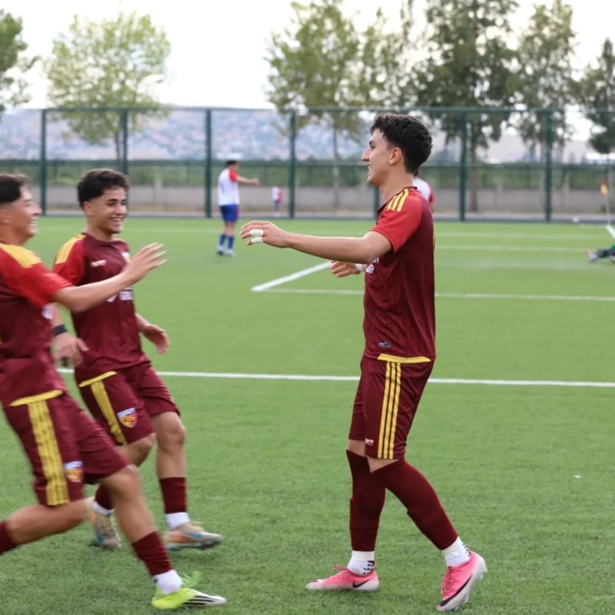 Kayserispor U17'nin 2010 doğumlu oyuncusu Arda Efe Ülgür, 2026-2027 sezona 2 golle başladı.