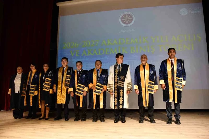 Ardahan Üniversitesi'nde (ARÜ) 2025-2026 Akademik Yılı düzenlenen törenle başladı. Açılış dersini Çanakkale Üniversitesi