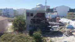 Arnavutköy’de kentsel dönüşüm kapsamında yıkım ve yeni konut inşaat çalışmaları sahada devam ediyor