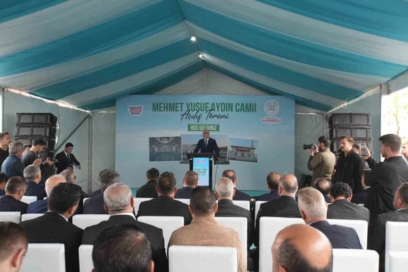 Çalışma ve Sosyal Güvenlik Bakanı Vedat Işıkhan, Açılış programında bir konuşma yaptı