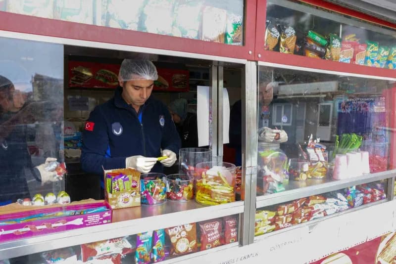 Arnavutköy Belediyesi, Öğrencilerin sağlıklı ve güvenli gıdaya ulaşması amacıyla okul kantinlerine yönelik denetimlerini