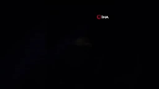 Arnavutköy’de iş yeri önünde polis ekiplerinin inceleme yaptığı alan