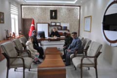 Arpaçay İlçe Jandarma Komutanlığı’nda temsili askerlik yemin töreni sırasında Fatih Demir ve ailesi