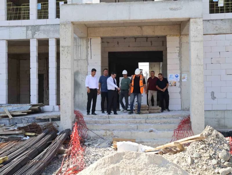 Arsuz’da Çetillik ve Gözcüler mahallelerinde yapımı devam eden 4 derslikli anaokullarının inşaat alanı