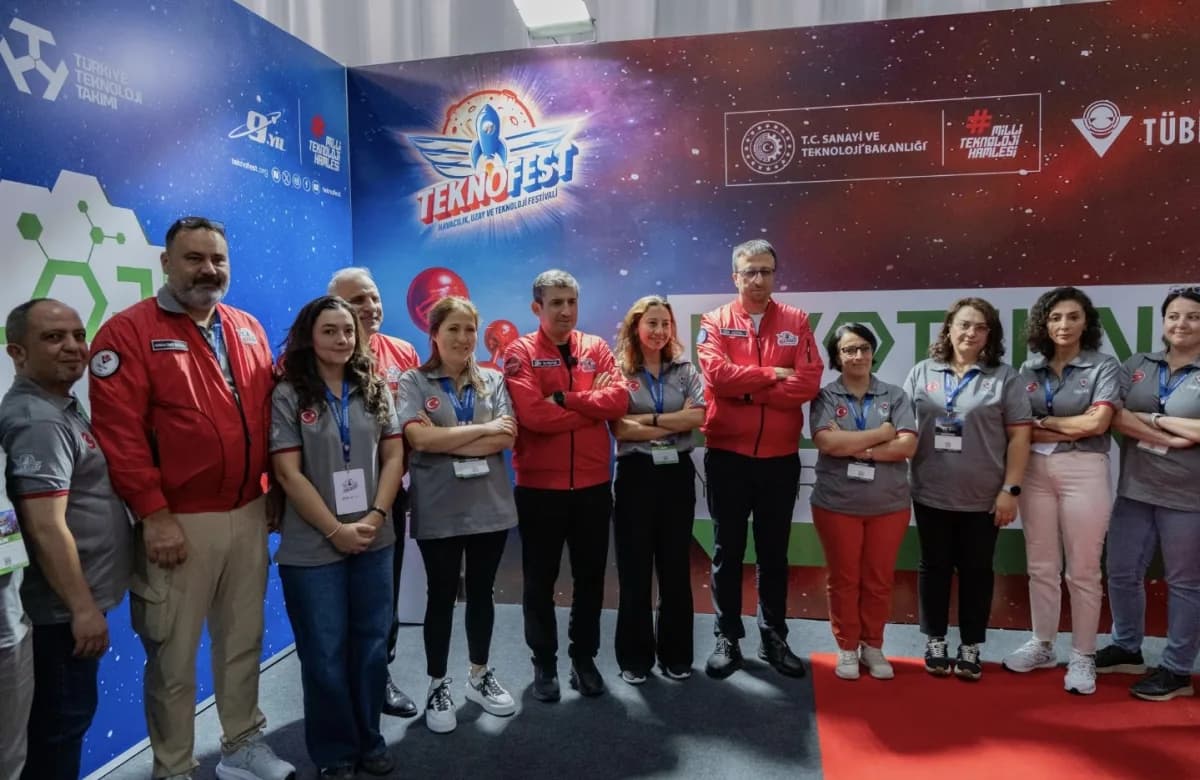 ASELSAN standında TEKNOFEST Şanlıurfa etkinliğinde sergilenen ileri teknoloji savunma sistemleri ve deneyim alanları