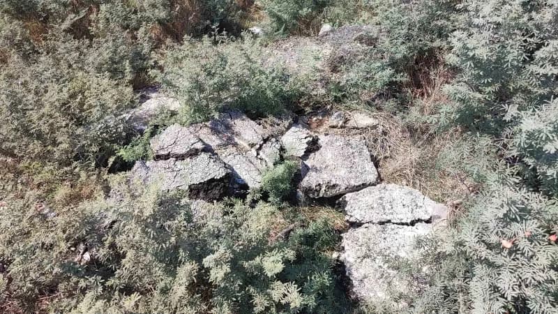 Adana'da vatandaşlar ASKİ tarafından yapılan altyapı çalışmasından sonra ortaya çıkan asfalt ve toprak atıklarının boş a