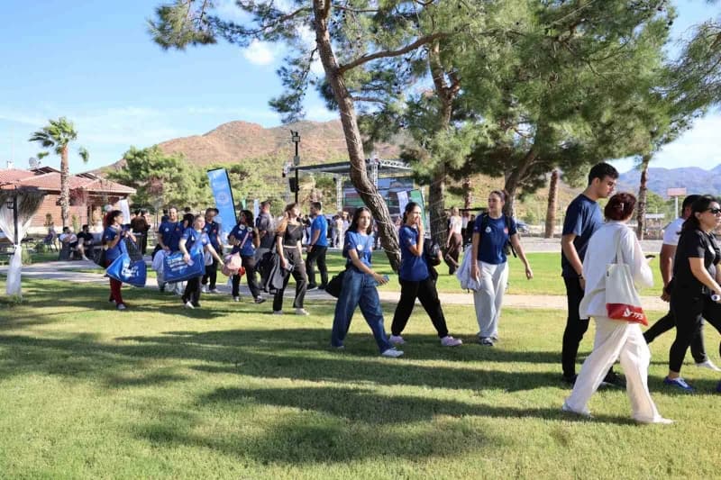 Muğla Büyükşehir Belediyesi, gençlerin sosyal, kültürel ve sportif gelişimlerini desteklemek amacıyla Marmaris İçmeler A