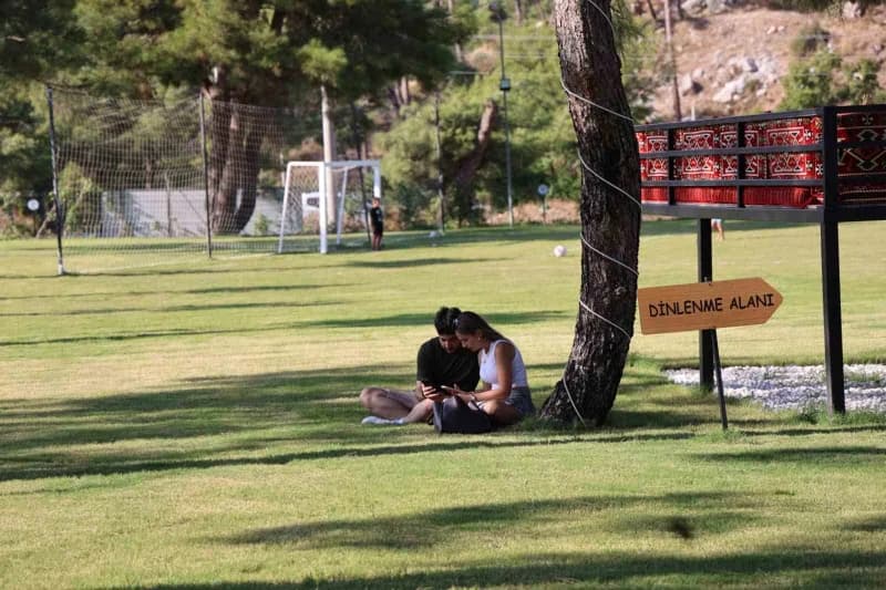Muğla Büyükşehir Belediyesi, gençlerin sosyal, kültürel ve sportif gelişimlerini desteklemek amacıyla Marmaris İçmeler A