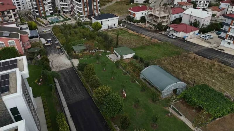 Atakum Belediyesi Fen İşleri Müdürlüğü ekipleri, kent genelinde ulaşım konforunu ve kalitesini artırmak amacıyla çalışma