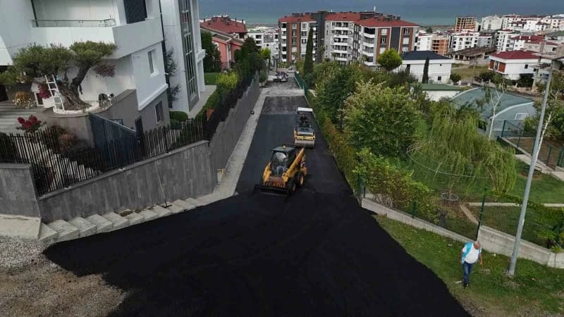 Atakum Belediyesi Fen İşleri Müdürlüğü ekipleri, kent genelinde ulaşım konforunu ve kalitesini artırmak amacıyla çalışma