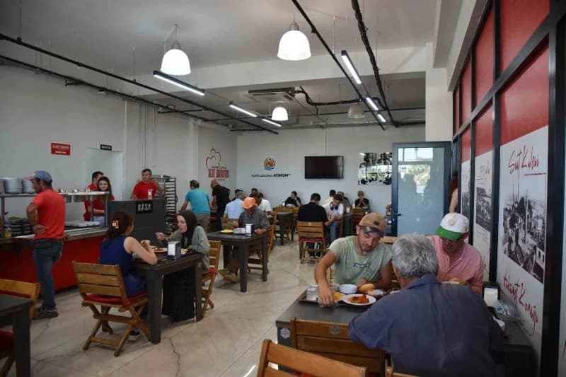 Atakum Belediye Başkanı Serhat Türkel’in kente kazandırdığı Kent lokantaları ve Halk Et Satış Noktası, öğrencisinden işç