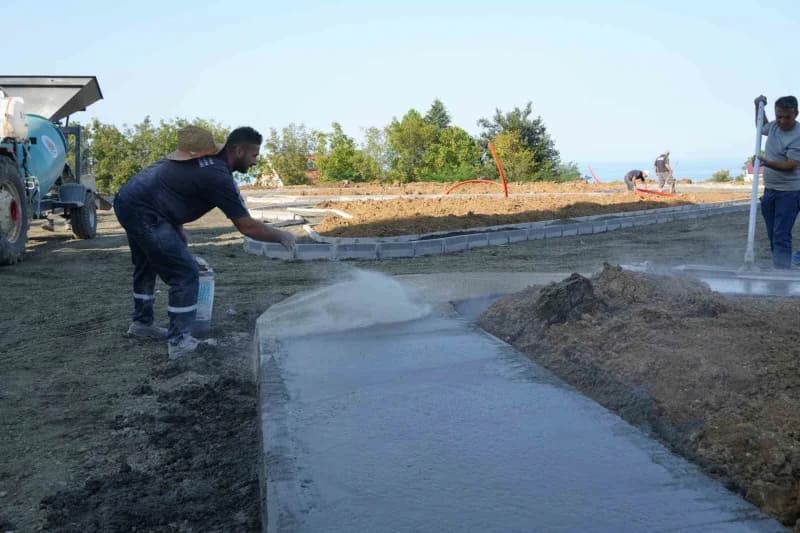 Samsun Atakum Belediye Başkanı Serhat Türkel’in kısa süre önce yapımını başlattığı trafik eğitim parkında minikler akülü