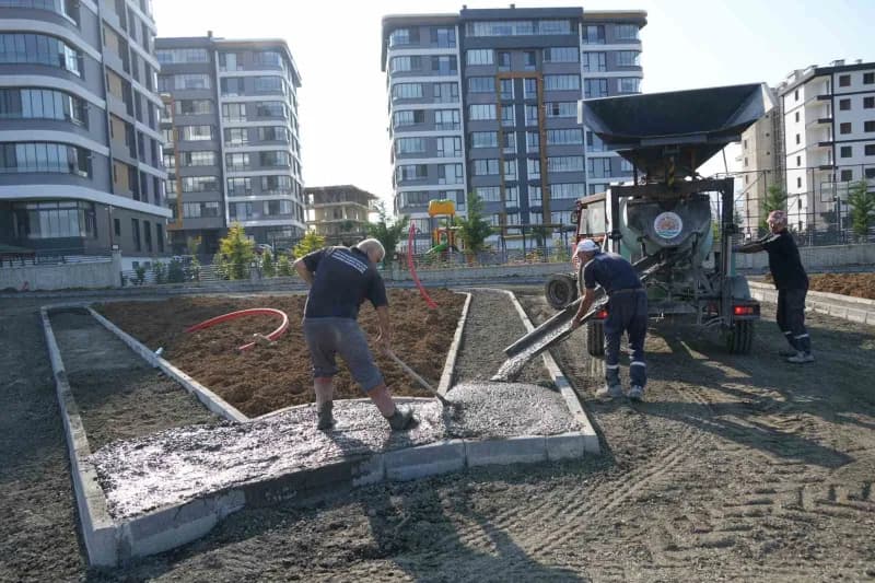Samsun Atakum Belediye Başkanı Serhat Türkel’in kısa süre önce yapımını başlattığı trafik eğitim parkında minikler akülü