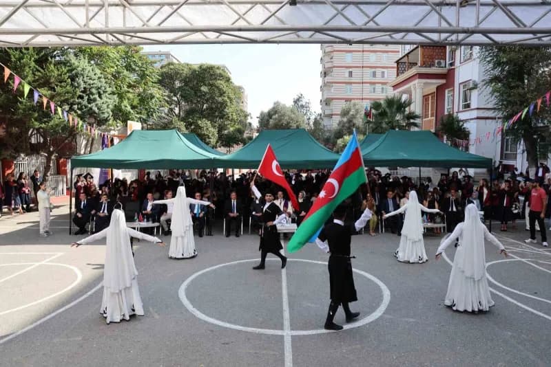 Atatürk Üniversitesi Açık ve Uzaktan Öğretim Fakültesi tarafından Azerbaycan’ın başkenti Bakü’de mezuniyet töreni düzenl