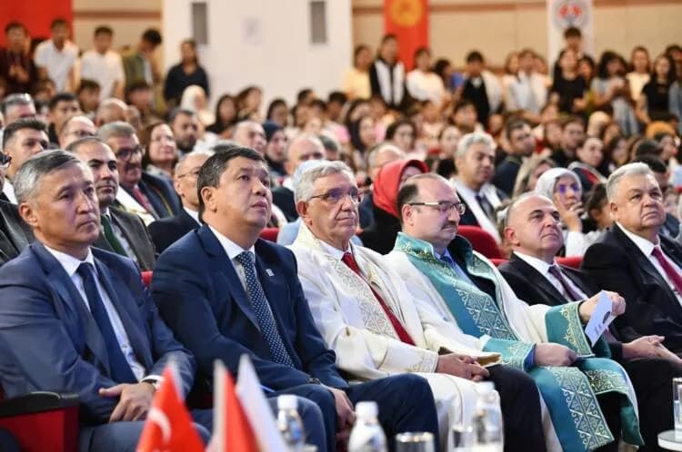 Kırgızistan-Türkiye Manas Üniversitesi (KTMÜ), 2026-2027 Eğitim-Öğretim Yılına düzenlenen Açılış töreniyle başladı