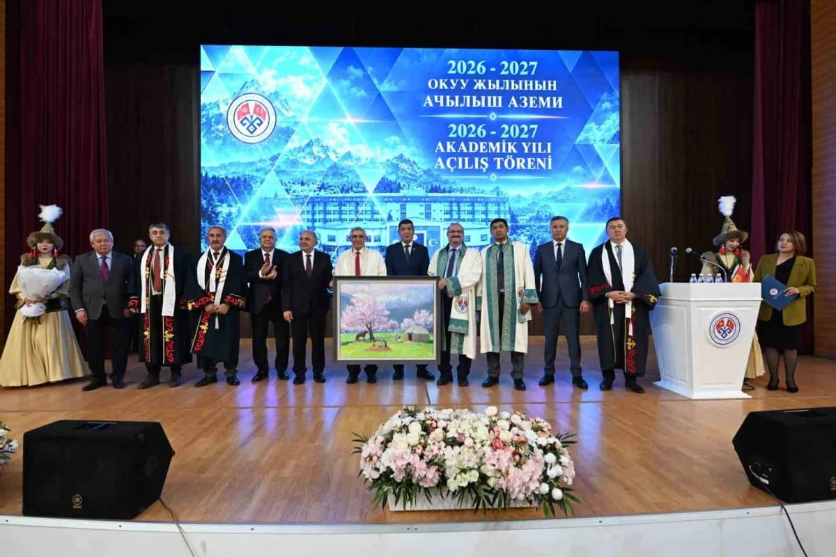 Atatürk Üniversitesi Rektörü Prof. Dr. Ahmet Hacımüftüoğlu ve Kırgızistan-Türkiye Manas Üniversitesi Rektörü Prof. Dr. A