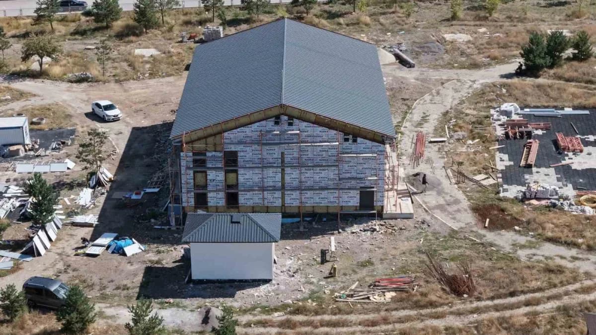 Türkiye’nin 81 ilinde hayata geçirilmesi planlanan Millî Teknoloji Atölyelerinin ilk ve tek bağımsız binası olma özelliğ