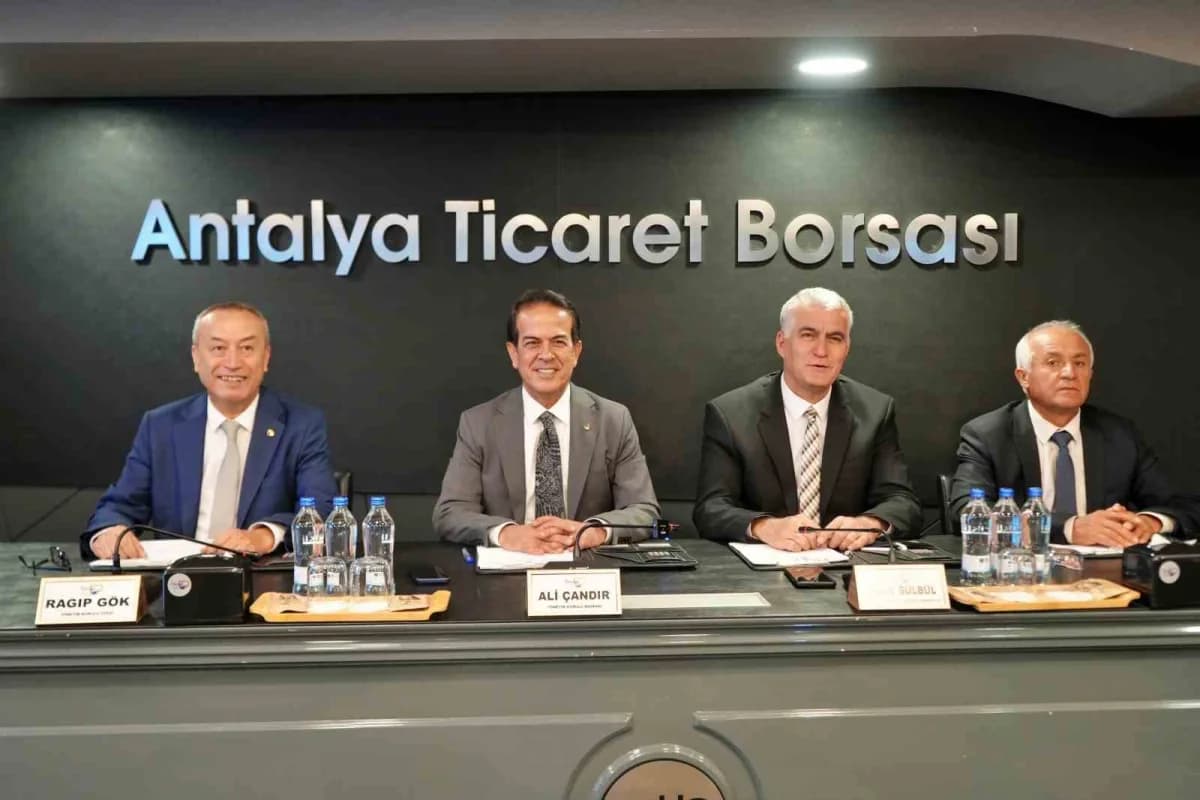 Antalya Ticaret Borsası'nda (ATB) 1 Ekim'de yapılacak seçim öncesinde son Meclis toplantısı düzenlendi.