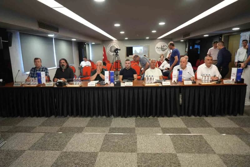 Antalya Ticaret Borsası'nda (ATB) 1 Ekim'de yapılacak seçim öncesinde son Meclis toplantısı düzenlendi.