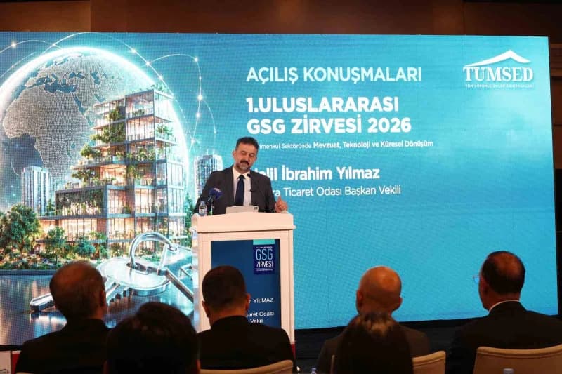 ATO Başkan Yardımcısı Halil İbrahim Yılmaz, 1. Uluslararası Gayrimenkul Sektörünün Geleceği Zirvesi’nde konuşma yaparken