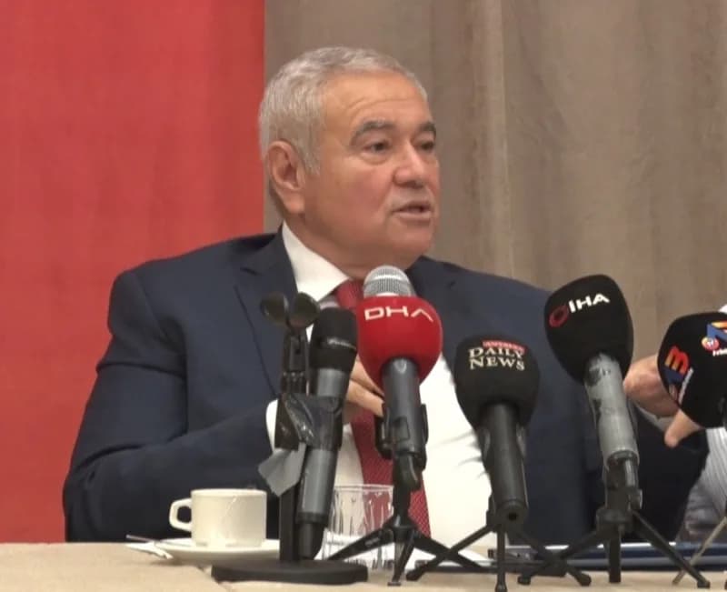 ATSO Başkan Adayı Davut Çetin Antalya’da basın toplantısında projelerini açıklıyor