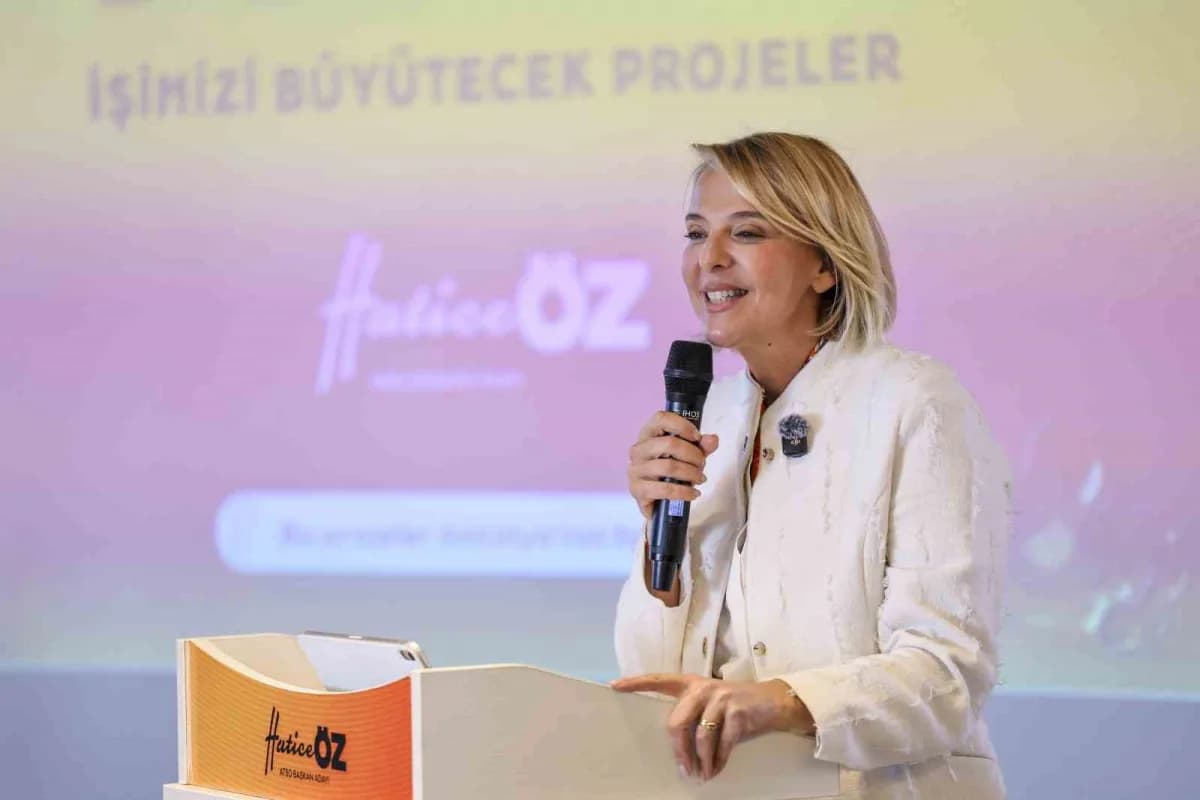 Hatice Öz, Antalya Ticaret ve Sanayi Odası Başkan adayı olarak iş dünyası temsilcileriyle projelerini paylaşıyor