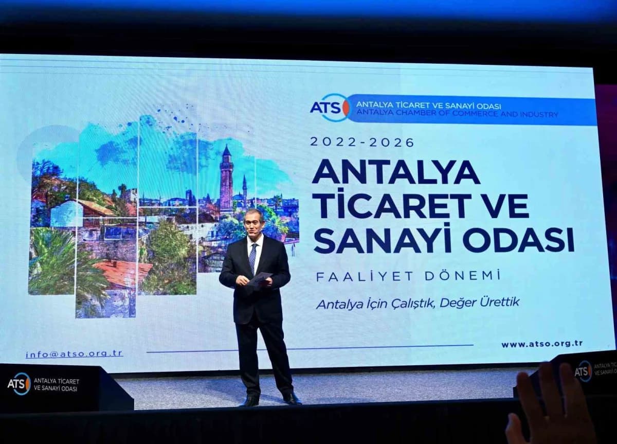 ATSO Başkanı Yusuf Hacısüleyman, Antalya iş dünyasına yönelik projeleri anlatırken