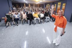 Hatice Öz, Antalya Ticaret ve Sanayi Odası seçim çalışmaları kapsamında komite üyeleriyle toplantıda konuşuyor